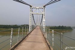 Cứu sống người phụ nữ nhảy cầu trong đêm