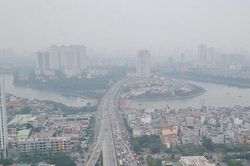 Người dân tay xách nách mang về Hà Nội sau nghỉ Tết dương lịch