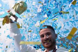 Cầu thủ vô địch World Cup 2022 được chào đón hoành tráng khi trở lại Brighton
