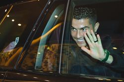 Ronaldo hớn hở đến Ả Rập Xê Út, chuẩn bị ra mắt Al Nassr