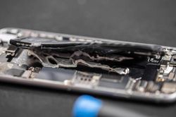Tin tức công nghệ ngày 03/01: Apple tăng giá thay pin cho iPhone