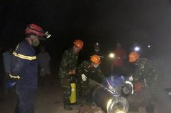 Dự kiến rạng sáng mai (4-1) Công binh Quân khu 9 và các lực lượng cứu hộ sẽ tìm được bé trai bị kẹt trong trụ bê tông