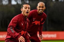 Liverpool cần sự thay đổi hàng tiền vệ để trở lại hoàn toàn