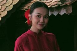 Siêu mẫu Thanh Hằng diện áo dài Xuân