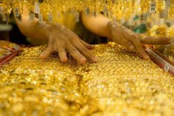 Giá vàng hôm nay 3/1: Giá vàng đang trong tâm thế 'bùng nổ'