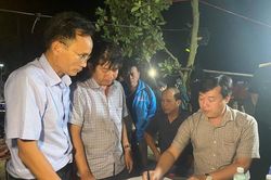 Đưa thêm 2 máy cắt trụ bê tông công suất lớn đến hiện trường để thực hiện việc cứu hộ