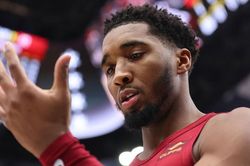 Bước ngoặt bất ngờ trong trận đấu kinh điển của Donovan Mitchell