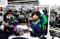 Thị trường lao động phục hồi chậm, doanh nghiệp tìm kiếm đơn hàng mới