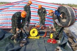 Bé kẹt trong trụ bê tông chuyên dụng: Triển khai cắt cưa thử, khi áp thực tế sẽ rút ngắn thời gian