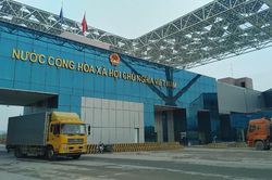 Từ 8/1, người và hàng hóa qua cửa khẩu Móng Cái không phải xét nghiệm PCR