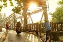 Miền Bắc nắng ấm, miền Trung mưa lớn bất thường