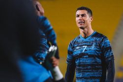 Đập điện thoại ở châu Âu nhưng bị treo giò ở châu Á, Ronaldo bị cấm đá trận ra mắt Al-Nassr