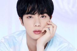 BIGHIT lần đầu tiên tiết lộ về Jin BTS kể từ sau khi nhập ngũ