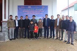 Bàn giao nhà nhân ái cho nhân viên Trạm y tế xã mất chồng, nuôi 2 con thơ