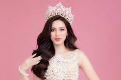 Hoa hậu Đỗ Thị Hà chào đón 'tin vui' sau khi kết thúc nhiệm kỳ, netizen lại 'nổ ra' tranh cãi