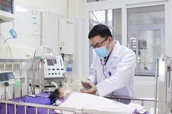Rơi xuống bể nước gia đình, bé gái 2 tuổi được bác sĩ cứu sống