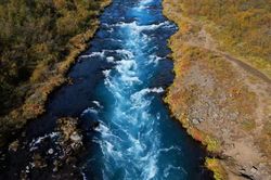 'Thác nước' xuất hiện giữa dòng sông ở Iceland