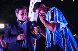 Luis Suarez bật khóc ở lễ ra mắt hoành tráng hơn cả Ronaldo
