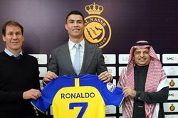 Tin bóng đá tối 6/1: Trận ra mắt của Ronaldo bất ngờ bị hoãn