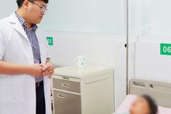 Đau bụng đầy hơi kéo dài, người phụ nữ bất ngờ phát hiện ung thư giai đoạn muộn