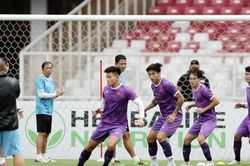 Đội tuyển Việt Nam: Vượt sức ép, giành chiến thắng