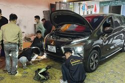Dịch vụ tân trang ô tô 'nghỉ Tết sớm'