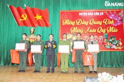 Bộ Tư lệnh Vùng 3 Hải quân thăm, tặng quà, chúc Tết cán bộ, quân và dân huyện đảo Cồn Cỏ