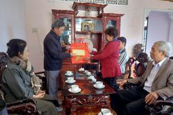Trưởng ban Tuyên giáo Tỉnh ủy Huỳnh Thế Mạnh thăm, chúc Tết tại huyện Kbang và Đak Pơ