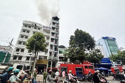 Kịp thời dập tắt đám cháy trên tầng 8 của khách sạn