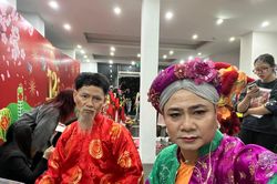 Sao Việt 6/1: Tự Long, Xuân Bắc hóa ông bà già trong chương trình hài Tết