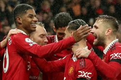MU vùi dập Everton, thắng trận thứ 7 liên tiếp