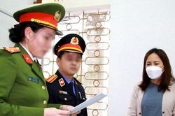 Nữ phó giám đốc hối lộ 2 tỷ đồng cho 3 cán bộ để thông quan 5.000 lượt xe quặng