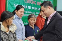 Chính trị - Xã hội An sinh xã hội Trao quà tết cho gia đình chính sách tại Nam Đông