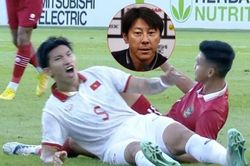 HLV Shin Tae-yong đưa ra thông điệp kèm khoảnh khắc Văn Hậu phạm lỗi với đối thủ