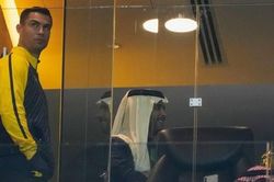 Ronaldo đột ngột bỏ dự khán Al Nassr thi đấu