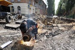 Ukraine tố Nga pháo kích Bakhmut, nổ đường ống dẫn khí đốt ở Luhansk