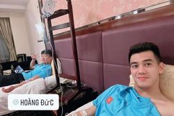 Tiến Linh, Hoàng Đức phải truyền nước trước khi tái đấu Indonesia