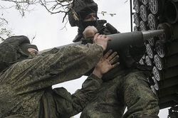 Pháo phản lực Grad của Nga dội 'mưa lửa' phá hủy thành trì Ukraine