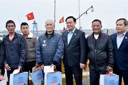 Chủ tịch Quốc hội Vương Đình Huệ thăm, chúc Tết tại tỉnh Quảng Bình