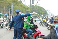 Ngày đầu tổ chức lại giao thông tại nút giao Ngã Tư Sở: Người dân còn bỡ ngỡ