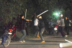 Hai nhóm thanh niên hỗn chiến trong đêm ở Bình Dương