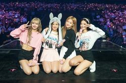 Đẳng cấp của Blackpink khi diễn concert ở Thái cùng lúc với Golden Disc Awards