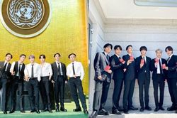 Khoảnh khắc BTS trông ngầu nhất do fan bầu chọn: Từ Nhà Trắng đến Nhà Xanh