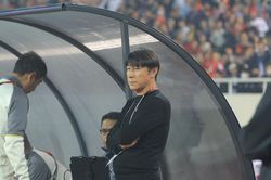 HLV Shin Tae-yong: 'Cầu thủ của tôi đã mất tập trung'