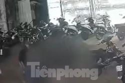Clip: Hai nhóm thanh niên hỗn chiến kinh hoàng trong đêm ở Bình Dương