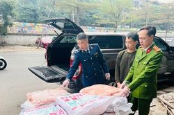 Phát hiện 1 tấn nầm lợn bốc mùi tập kết gần chợ Đồng Xuân