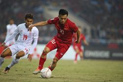 Đội hình Việt Nam đấu Indonesia: Văn Quyết 'chữa cháy' cho thầy Park