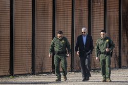 Tổng thống Biden lần đầu thị sát biên giới Mỹ-Mexico từ khi nhậm chức