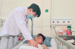 Nam thiếu niên 14 tuổi bị thương tích nặng do pháo tự chế phát nổ