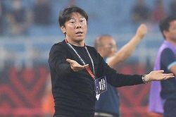 HLV Shin Tae Yong: 'Indonesia thua Việt Nam vì không quen sân'